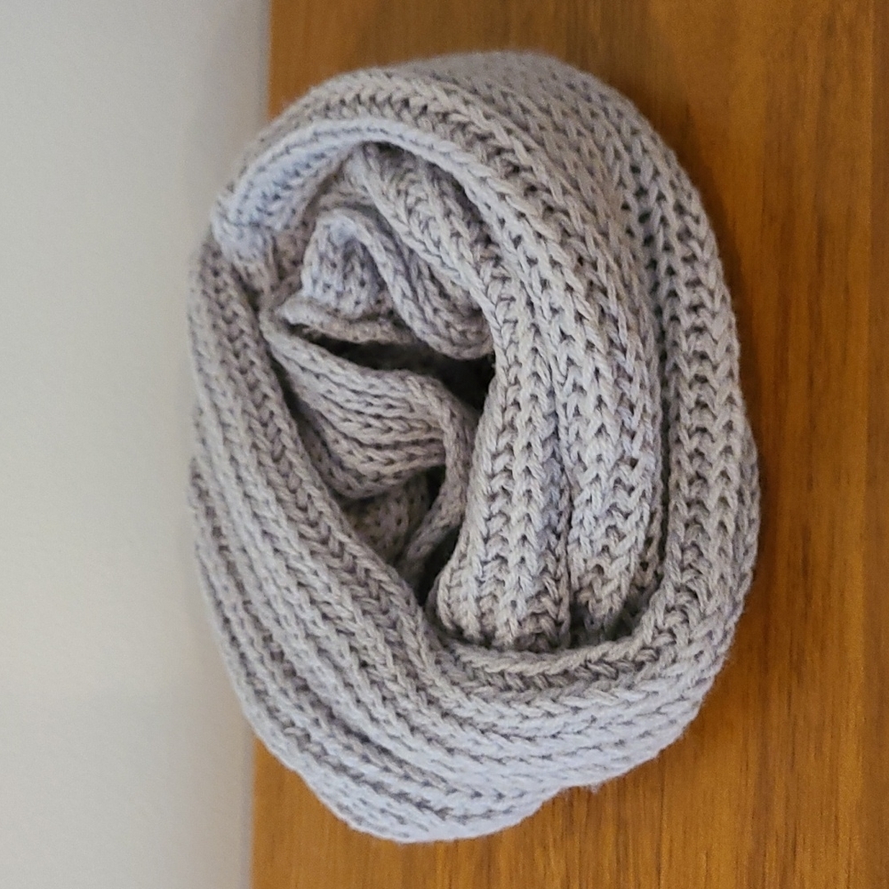 Infinity scarf (small loop) - Picture 2 of 2